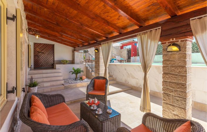 Image No.7-9 Bed Property for sale