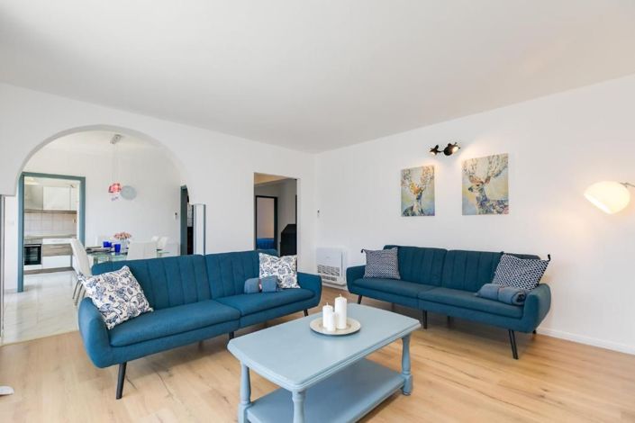 Image No.11-8 Bed Property for sale