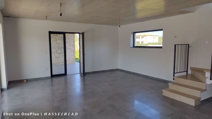 Image No.8-3 Bed Property for sale