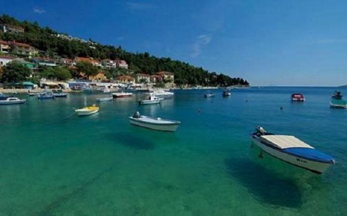 Image No.12-8 Bed Property for sale