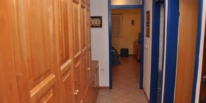 Image No.5-8 Bed Property for sale