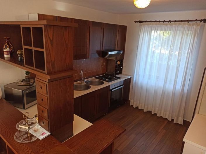 Image No.16-5 Bed Property for sale