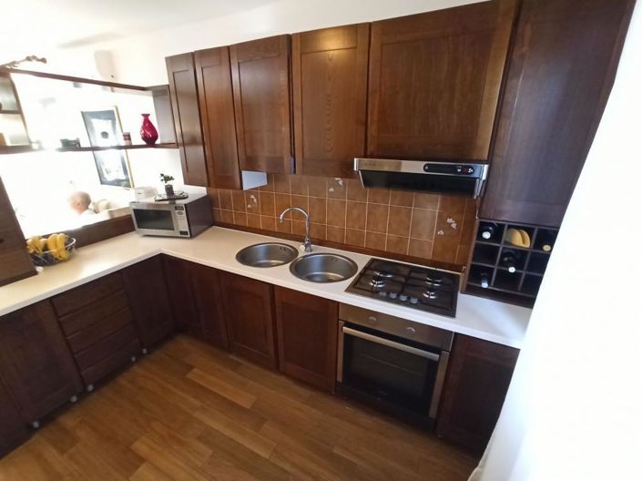 Image No.17-5 Bed Property for sale