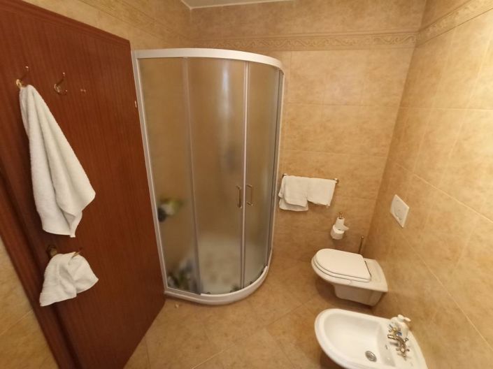 Image No.24-5 Bed Property for sale