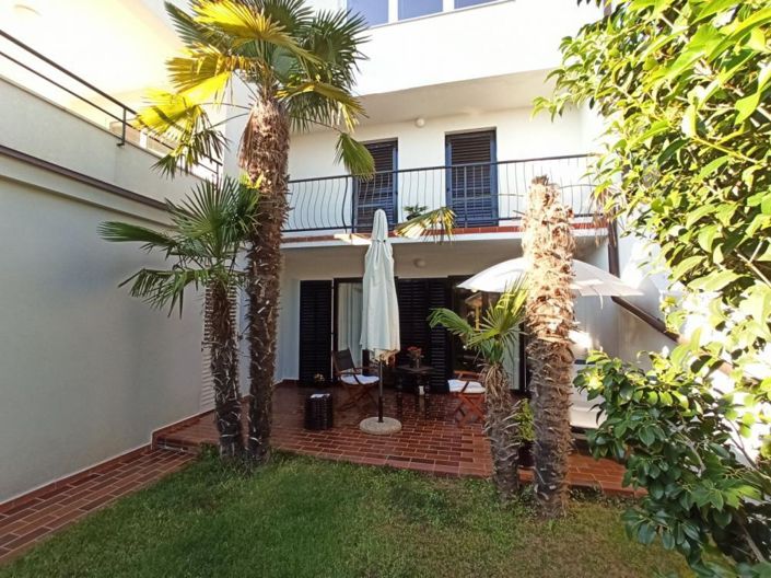 Image No.3-5 Bed Property for sale