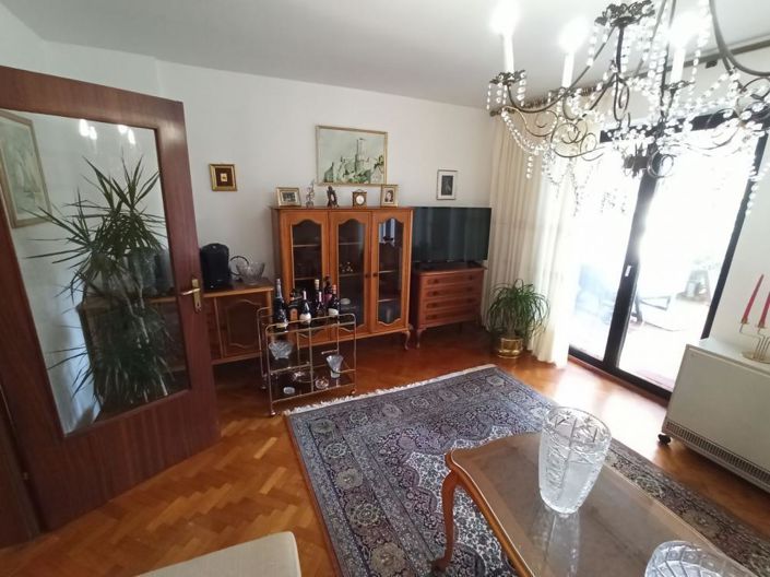 Image No.9-5 Bed Property for sale