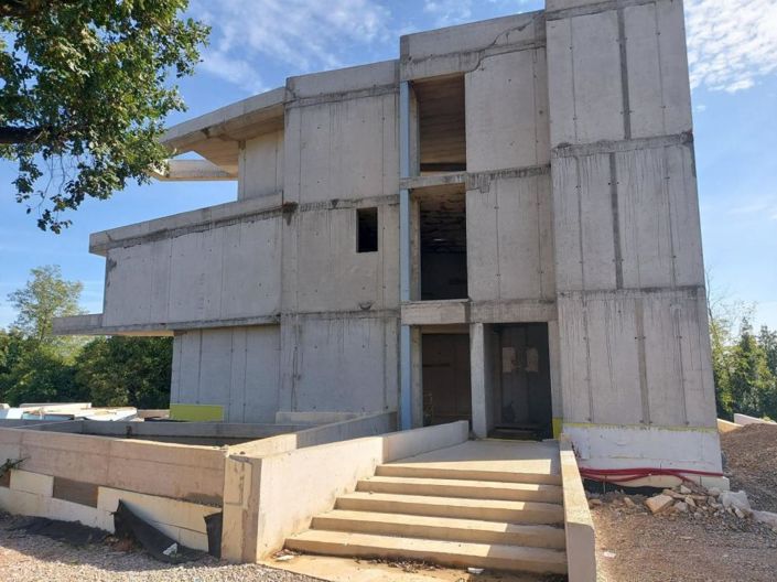 Image No.8-4 Bed Property for sale