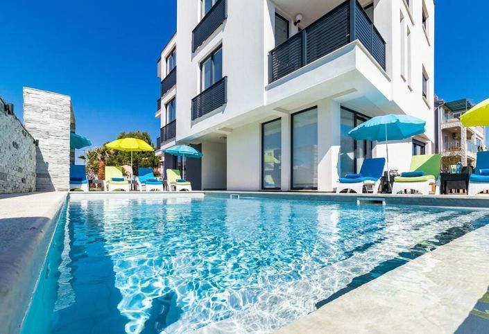 Image No.1-7 Bed Property for sale