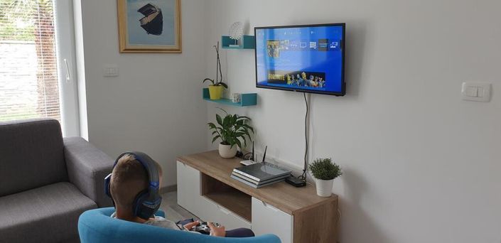 Image No.17-7 Bed Property for sale