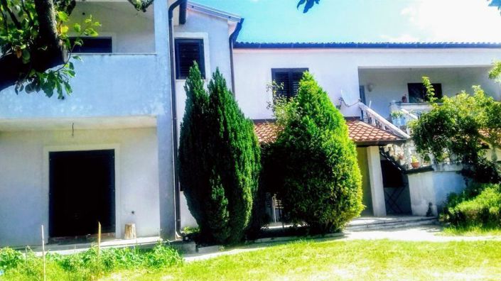 Image No.12-10 Bed Property for sale