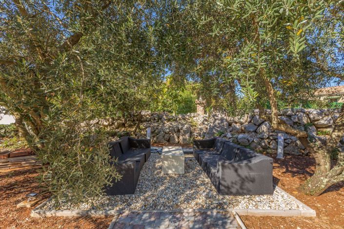 Image No.10-3 Bed Property for sale