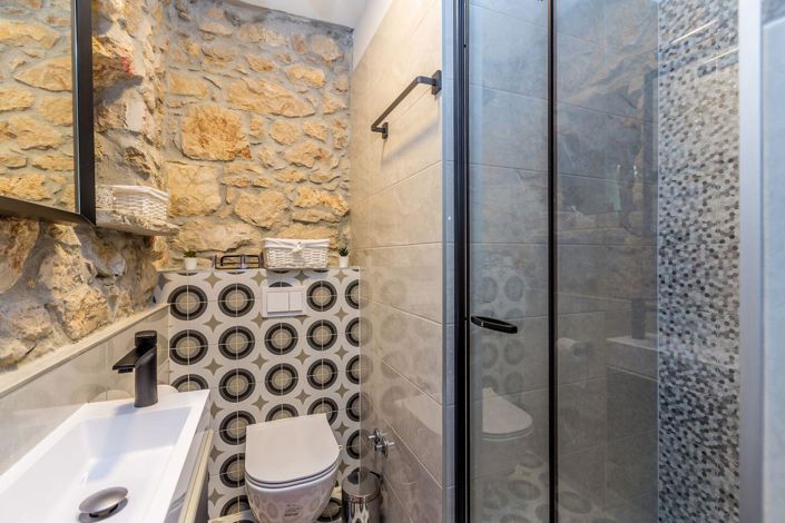 Image No.12-3 Bed Property for sale