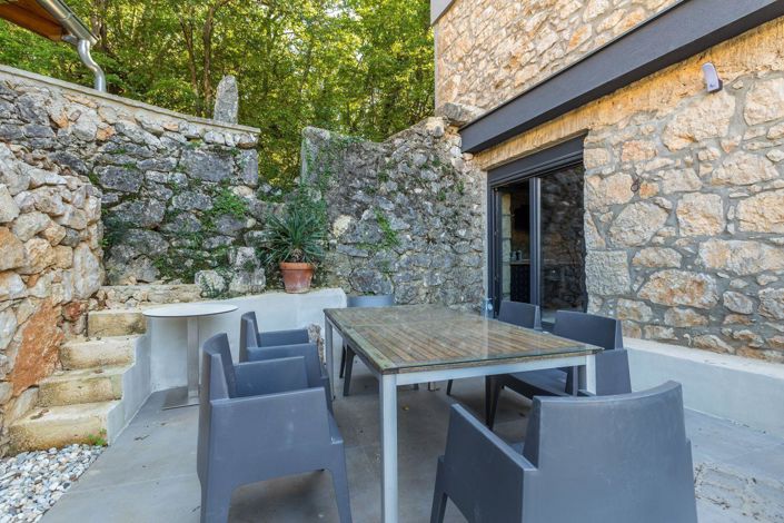 Image No.17-3 Bed Property for sale