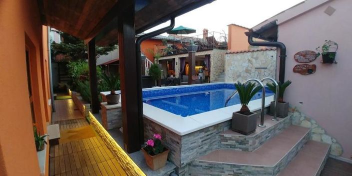 Image No.3-15 Bed Property for sale