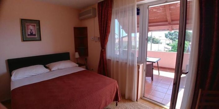 Image No.7-15 Bed Property for sale