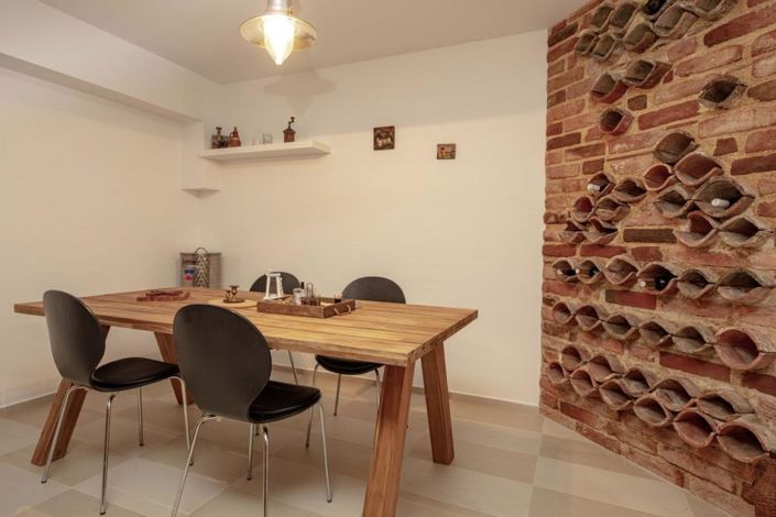 Image No.21-7 Bed Property for sale