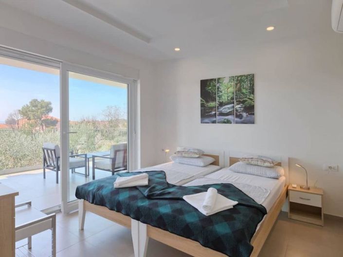 Image No.14-4 Bed Property for sale