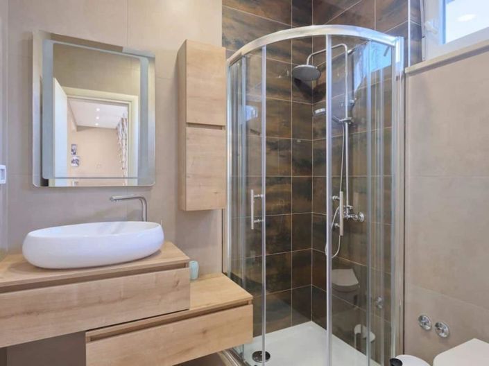 Image No.19-4 Bed Property for sale