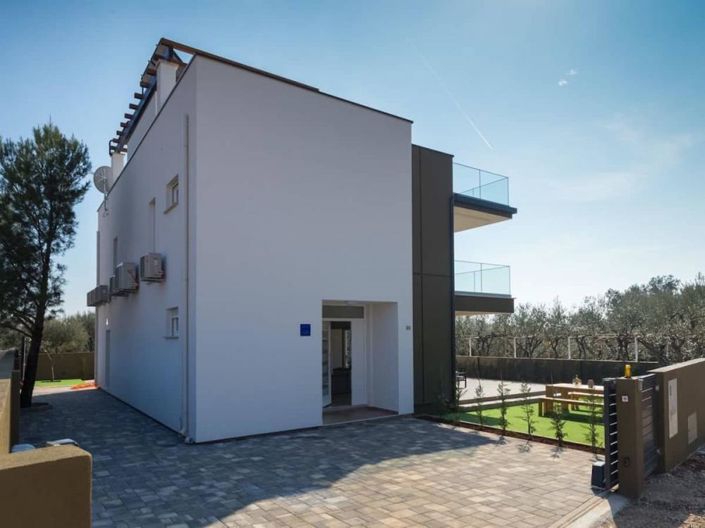 Image No.2-4 Bed Property for sale