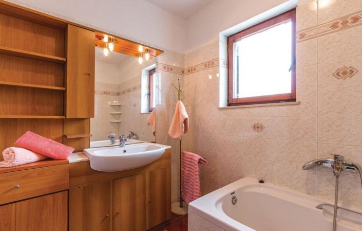 Image No.17-8 Bed Property for sale