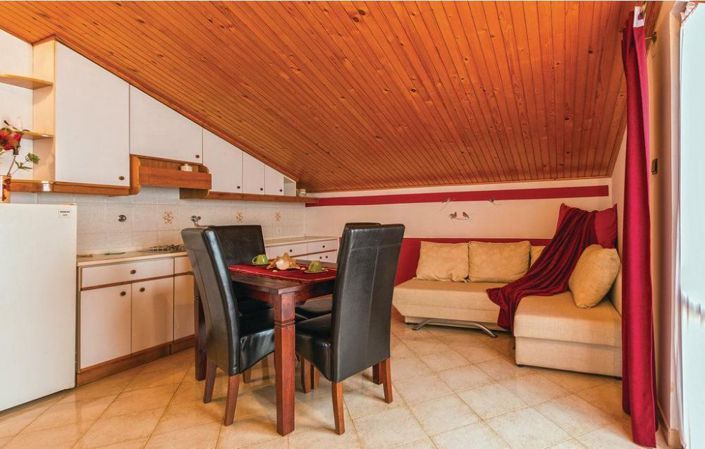 Image No.23-8 Bed Property for sale