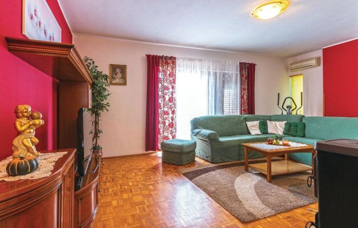 Image No.7-8 Bed Property for sale