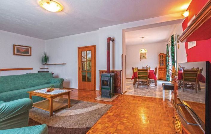 Image No.9-8 Bed Property for sale