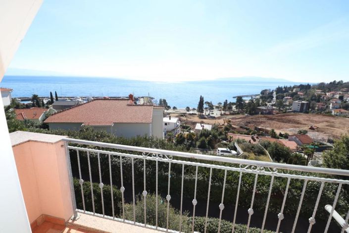 Image No.2-9 Bed Property for sale