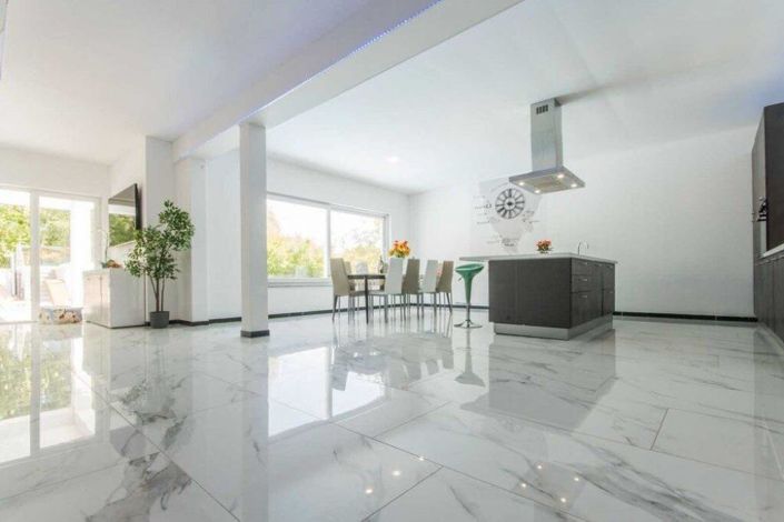 Image No.10-4 Bed Property for sale