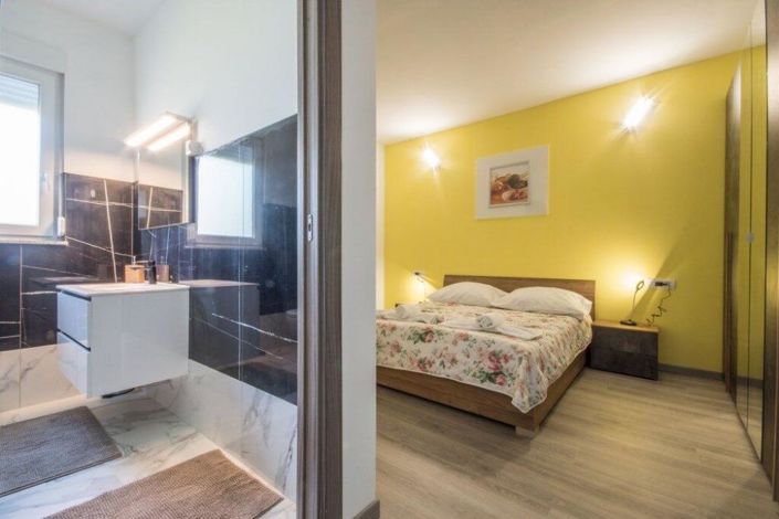 Image No.16-4 Bed Property for sale