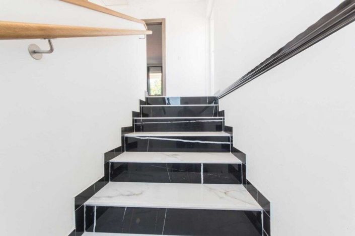 Image No.17-4 Bed Property for sale