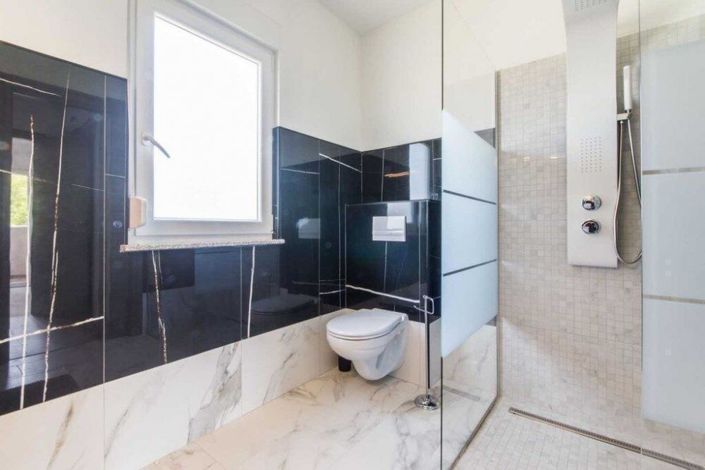 Image No.19-4 Bed Property for sale