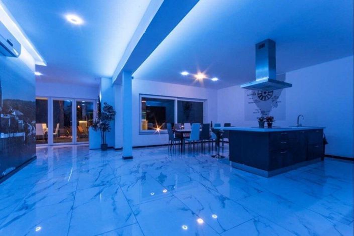 Image No.4-4 Bed Property for sale