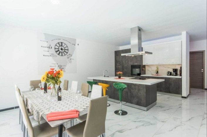 Image No.7-4 Bed Property for sale