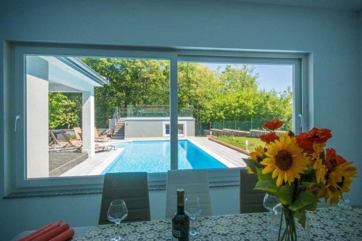 Image No.9-4 Bed Property for sale