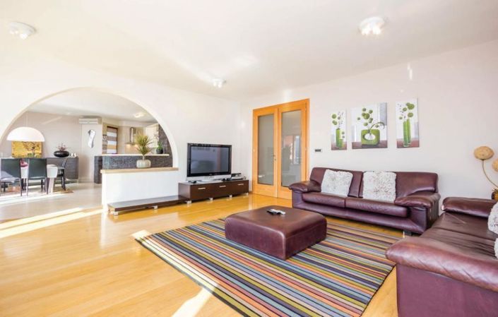 Image No.10-3 Bed Property for sale