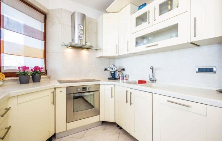 Image No.13-3 Bed Property for sale