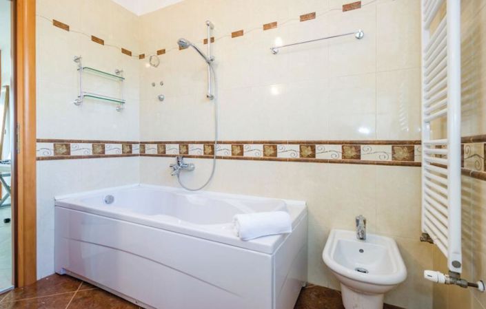 Image No.19-3 Bed Property for sale