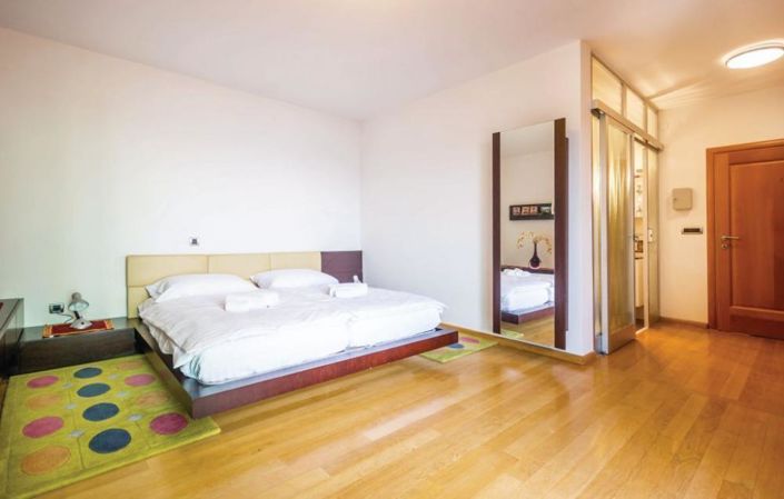 Image No.24-3 Bed Property for sale