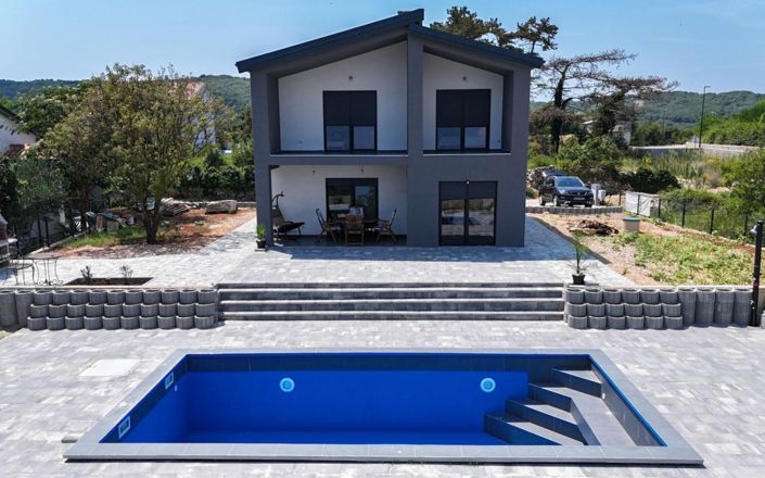 Image No.2-4 Bed Property for sale