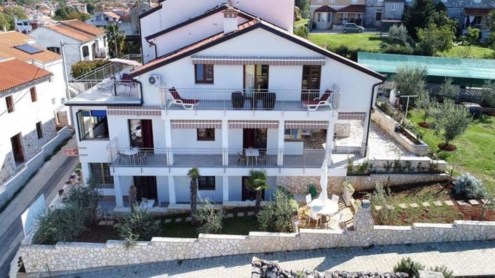 Image No.2-Propriété de 12 chambres à vendre à Porec