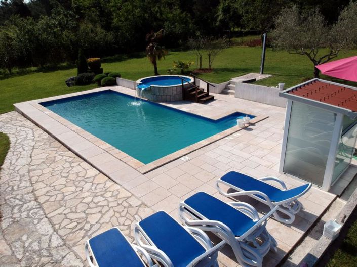 Image No.3-Propriété de 4 chambres à vendre à Karojba