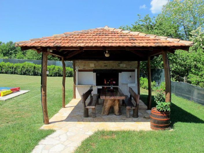 Image No.6-Propriété de 4 chambres à vendre à Karojba