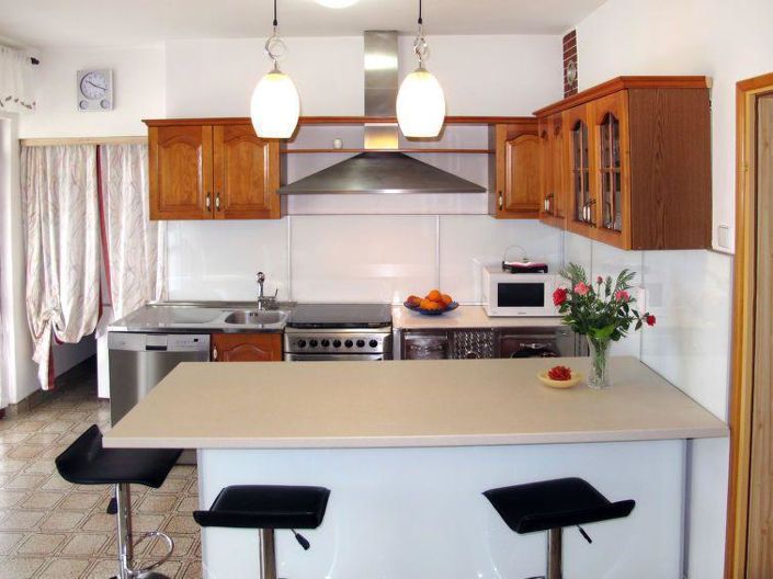 Image No.7-Propriété de 4 chambres à vendre à Karojba