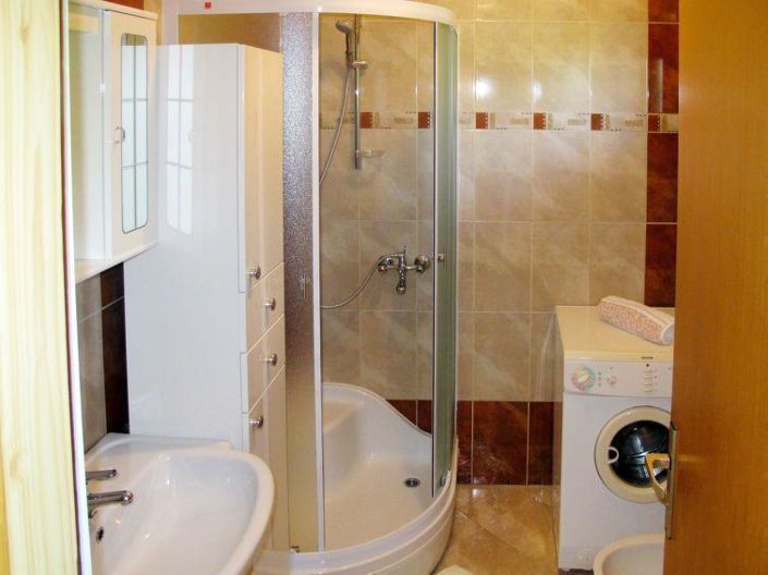 Image No.8-Propriété de 4 chambres à vendre à Karojba