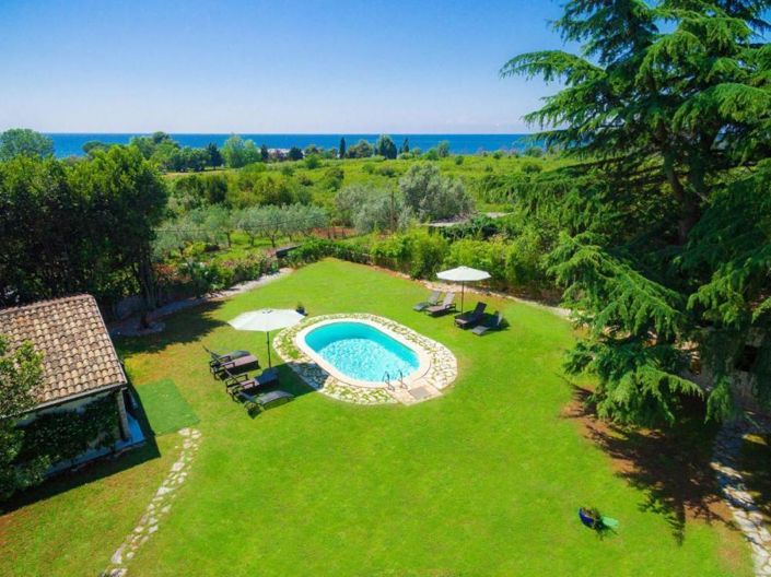 Image No.1-4 Bed Property for sale