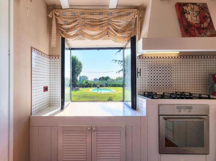 Image No.15-4 Bed Property for sale