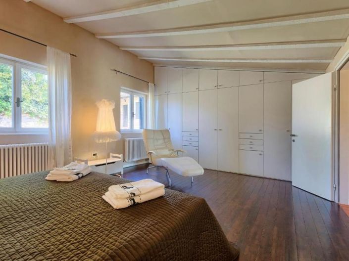 Image No.18-4 Bed Property for sale