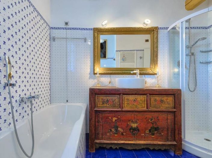 Image No.20-4 Bed Property for sale