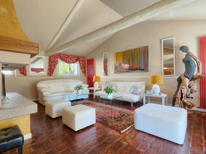 Image No.7-4 Bed Property for sale